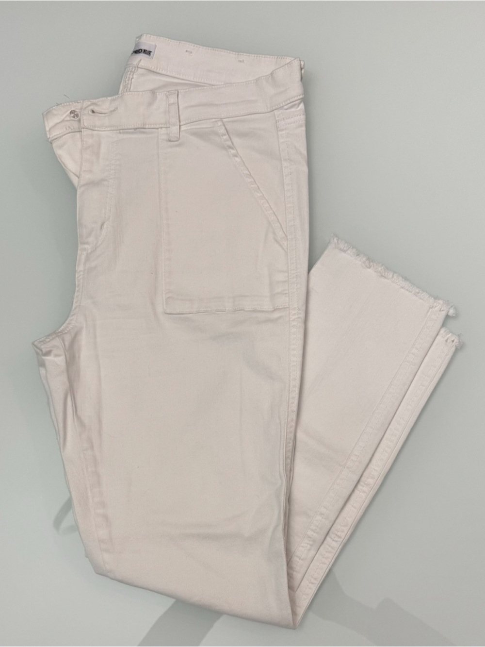 LOFT White jeans. High-rise. Frayed hem.Skinny crop